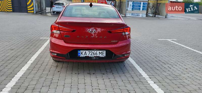 Седан Hyundai Elantra 2018 в Киеве