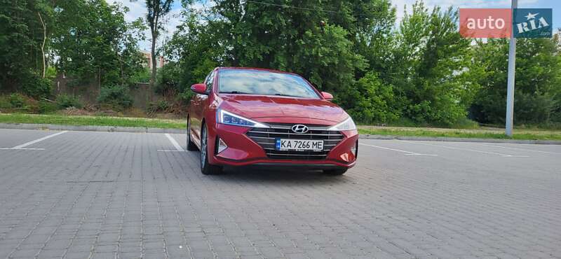 Седан Hyundai Elantra 2018 в Киеве