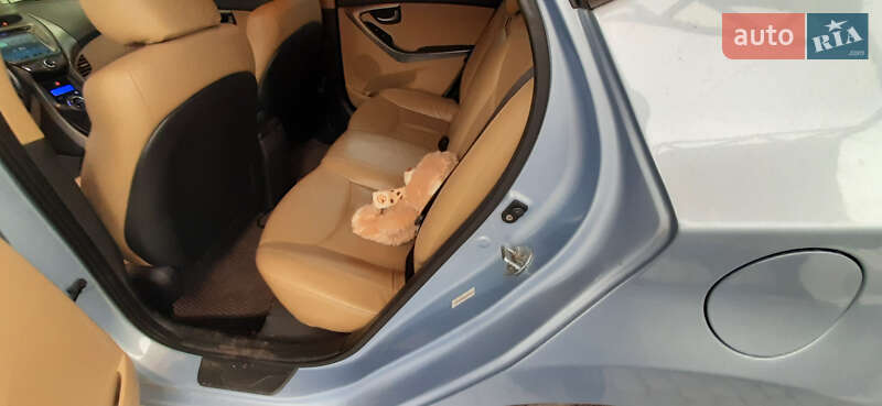 Седан Hyundai Elantra 2012 в Вороновиці