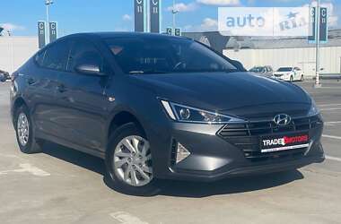 Седан Hyundai Elantra 2019 в Киеве