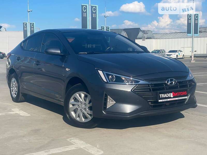 Седан Hyundai Elantra 2019 в Києві