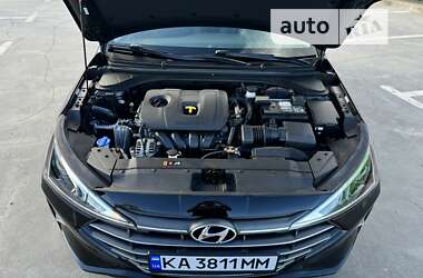 Седан Hyundai Elantra 2019 в Киеве