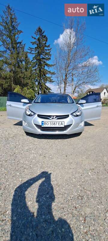 Седан Hyundai Elantra 2013 в Ужгороде