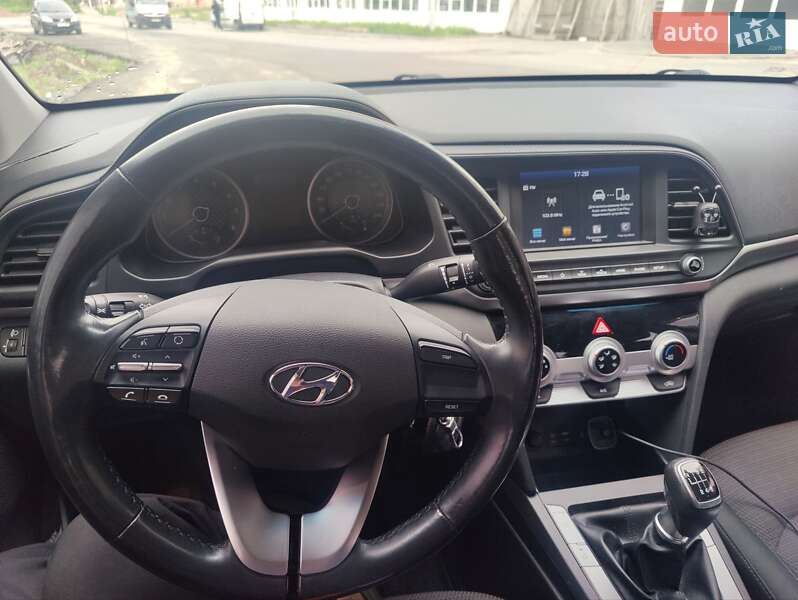 Седан Hyundai Elantra 2019 в Киеве