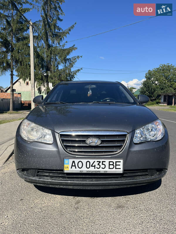 Седан Hyundai Elantra 2008 в Хусті