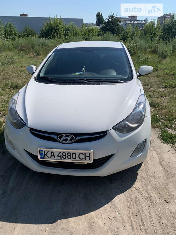 Седан Hyundai Elantra 2012 в Василькове