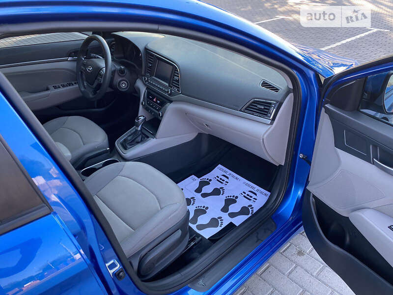Седан Hyundai Elantra 2017 в Коломые