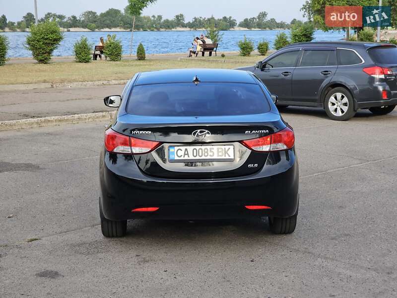Седан Hyundai Elantra 2012 в Черкассах