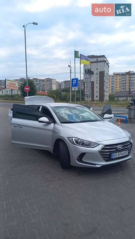 Седан Hyundai Elantra 2018 в Хмельницком