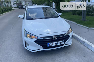 Седан Hyundai Elantra 2018 в Киеве