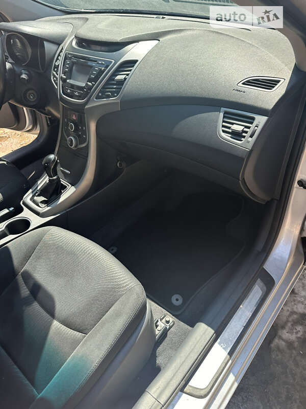 Седан Hyundai Elantra 2014 в Зеленодольской