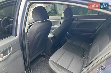Седан Hyundai Elantra 2017 в 