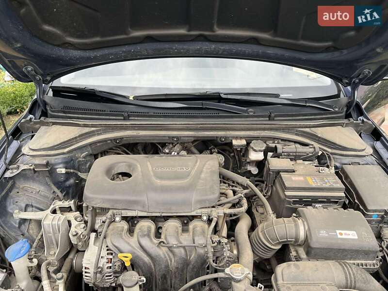 Седан Hyundai Elantra 2017 в Полтаві