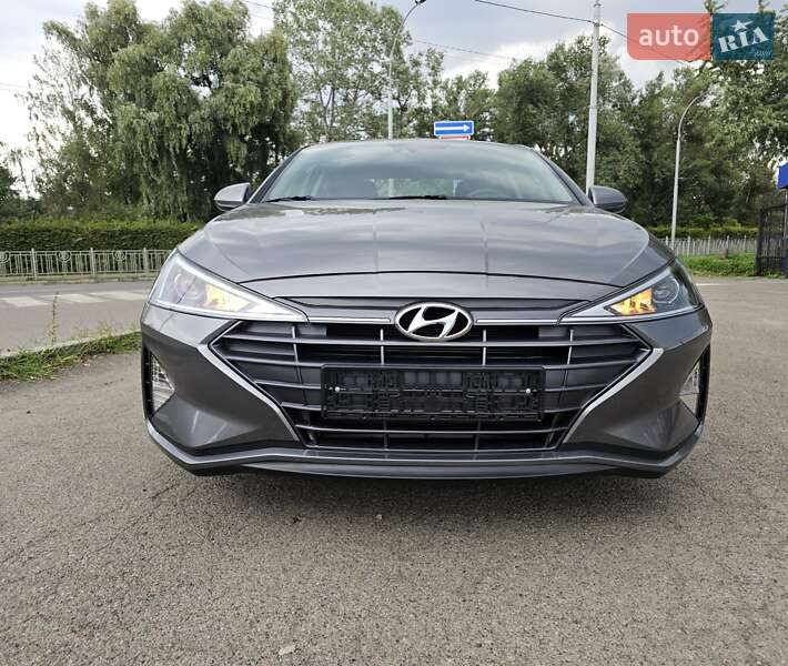 Седан Hyundai Elantra 2019 в Києві