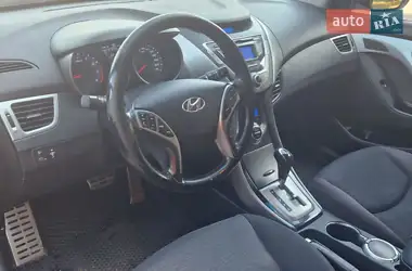 Hyundai Elantra 2012