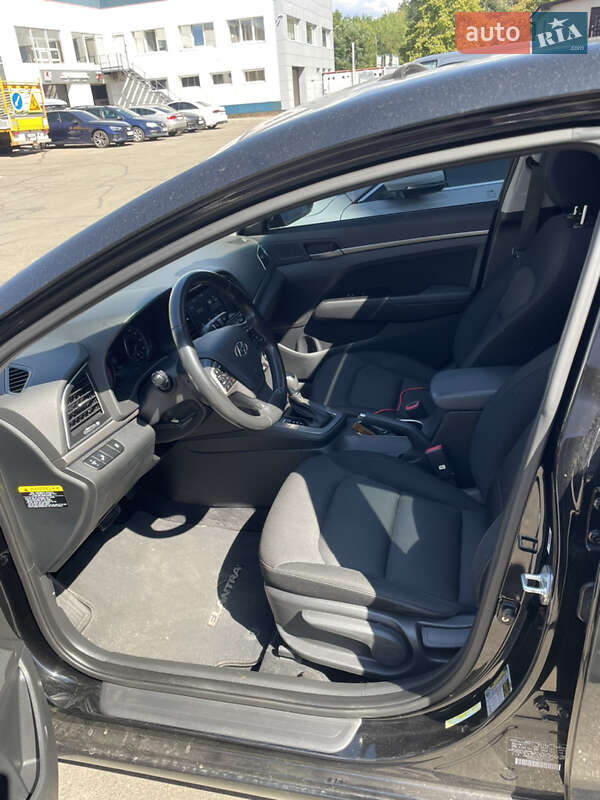 Седан Hyundai Elantra 2017 в Киеве
