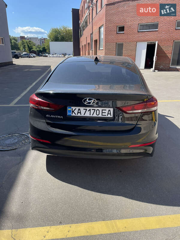 Седан Hyundai Elantra 2017 в Киеве