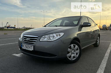 Седан Hyundai Elantra 2010 в Львове