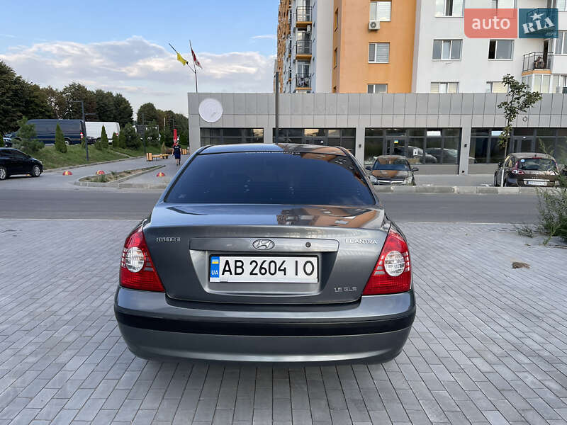 Седан Hyundai Elantra 2010 в Виннице