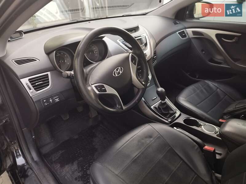 Седан Hyundai Elantra 2012 в Умани