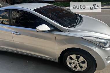 Седан Hyundai Elantra 2011 в Ровно