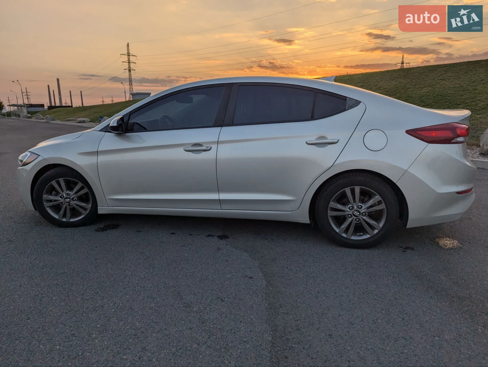 2017 Hyundai Elantra - мініатюра 8