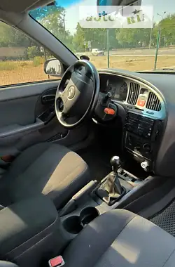 Hyundai Elantra 2004