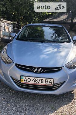 Седан Hyundai Elantra 2011 в Ужгороді