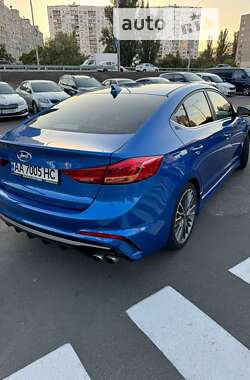 Седан Hyundai Elantra 2016 в Киеве