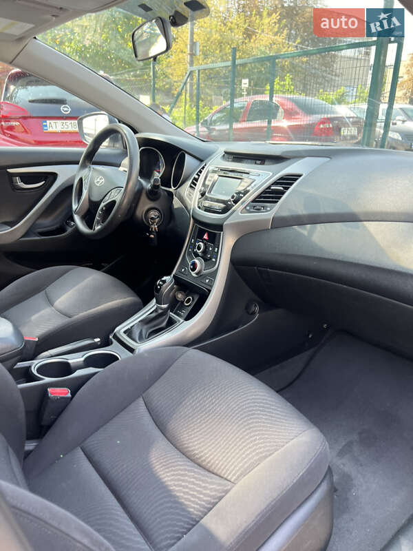 Седан Hyundai Elantra 2015 в Ивано-Франковске