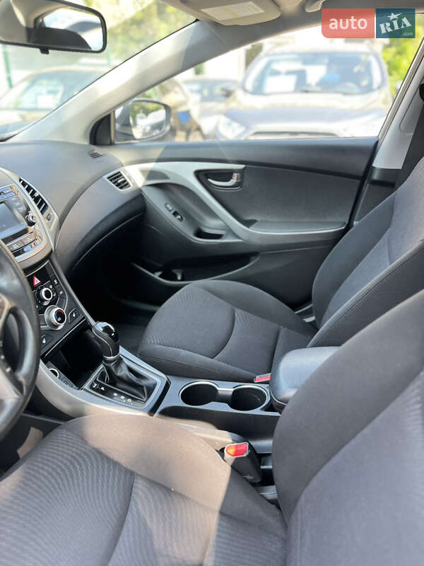 Седан Hyundai Elantra 2015 в Ивано-Франковске
