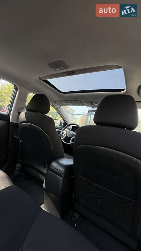 Седан Hyundai Elantra 2015 в Ивано-Франковске