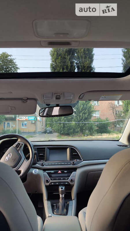 Седан Hyundai Elantra 2018 в Черкассах