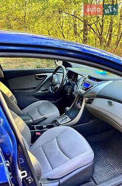 Седан Hyundai Elantra 2012 в Киеве