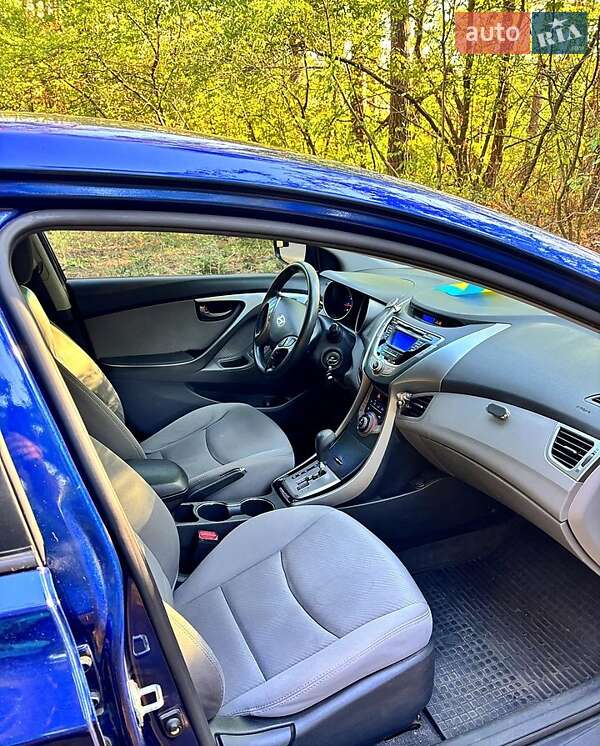 Седан Hyundai Elantra 2012 в 