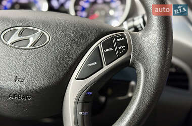 Седан Hyundai Elantra 2013 в 