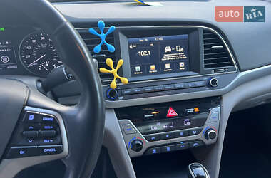 Седан Hyundai Elantra 2016 в 