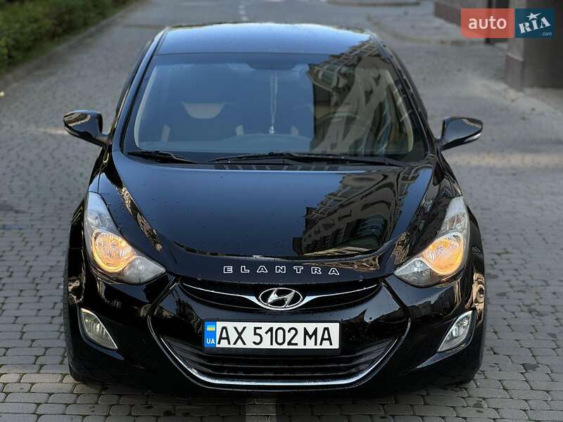Седан Hyundai Elantra 2012 в Івано-Франківську