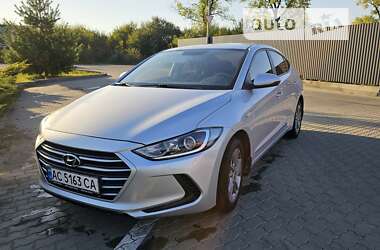 Седан Hyundai Elantra 2017 в Ужгороді