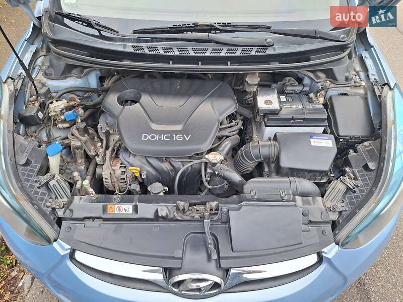 Седан Hyundai Elantra 2011 в Херсоне