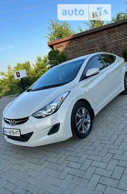 Седан Hyundai Elantra 2013 в Золочеві