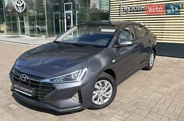 Седан Hyundai Elantra 2019 в 