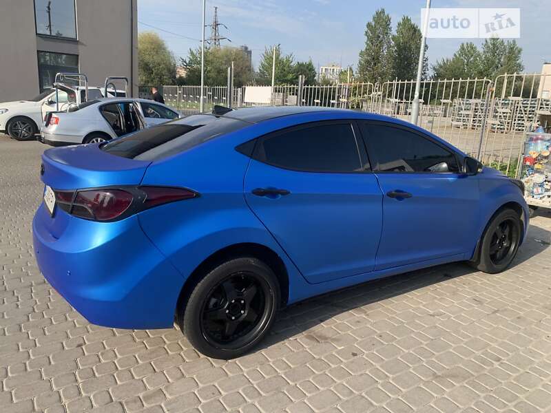 Седан Hyundai Elantra 2011 в Сколе