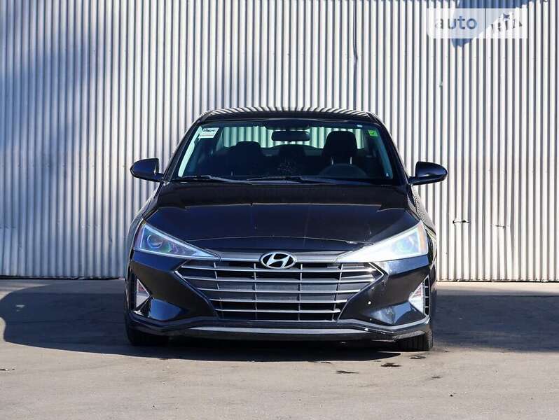 Седан Hyundai Elantra 2019 в Львове