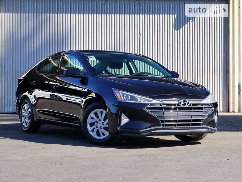 Седан Hyundai Elantra 2019 в Львове