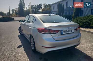 Седан Hyundai Elantra 2016 в Новомосковске