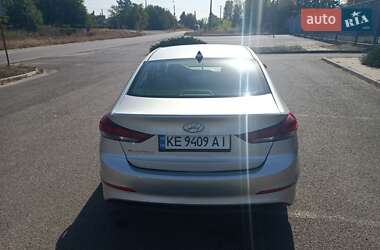 Седан Hyundai Elantra 2016 в Новомосковске