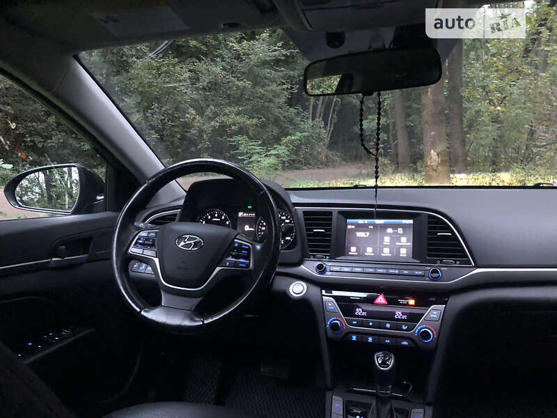Седан Hyundai Elantra 2018 в Львові