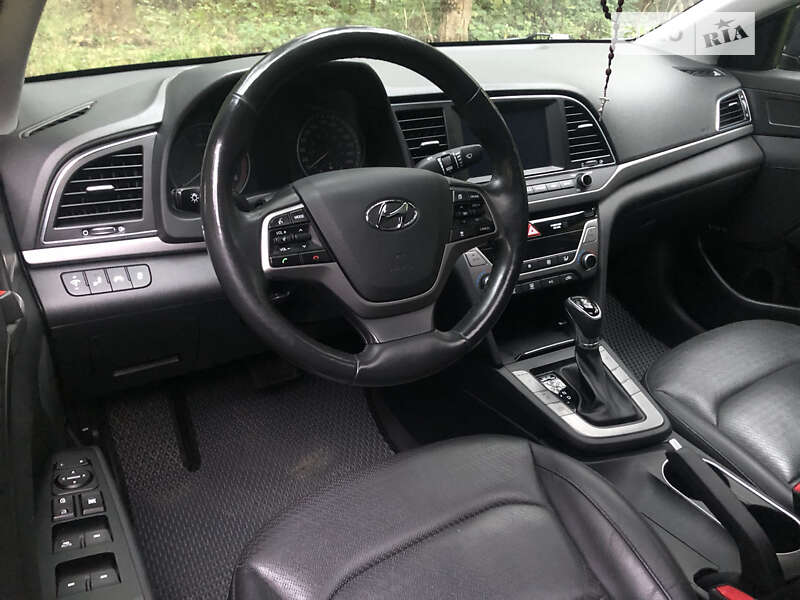 Седан Hyundai Elantra 2018 в Львові