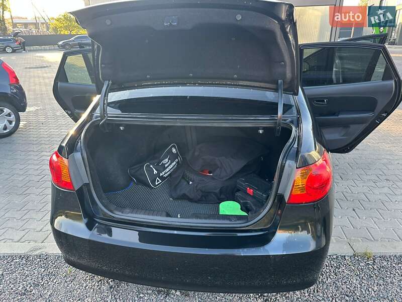 Седан Hyundai Elantra 2008 в Львові